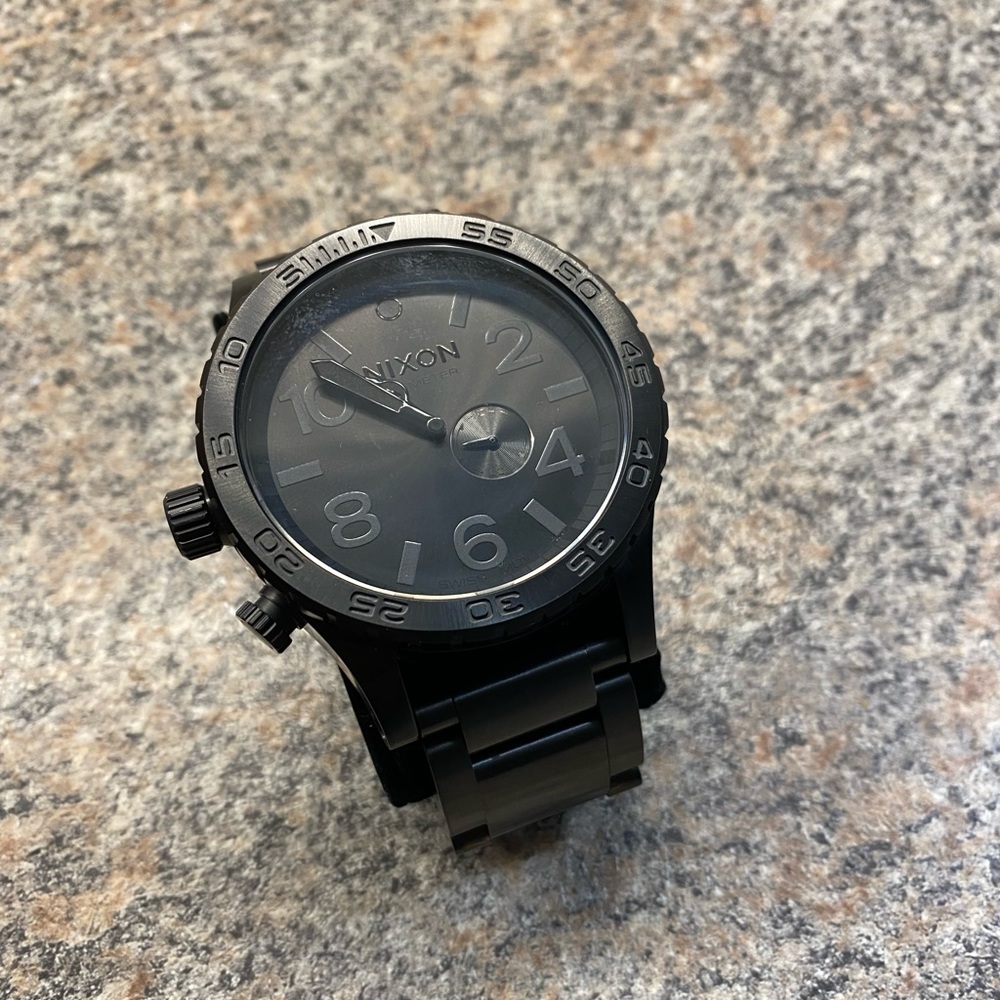 Nixon 51-30 Mens Watch (51mm) - Great condition, but battery needs replaced)